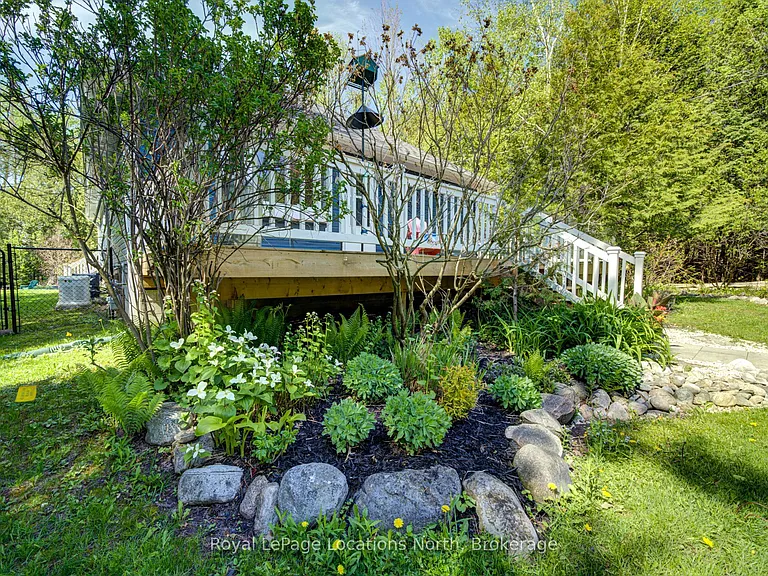 2 Maplewood Dr — Photo 2