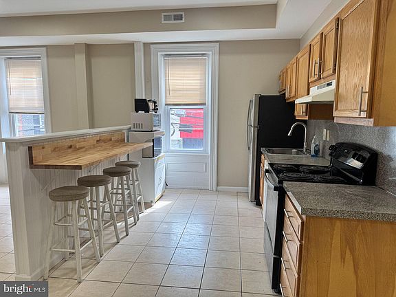 4th image of 1617 W Oxford St APT 2