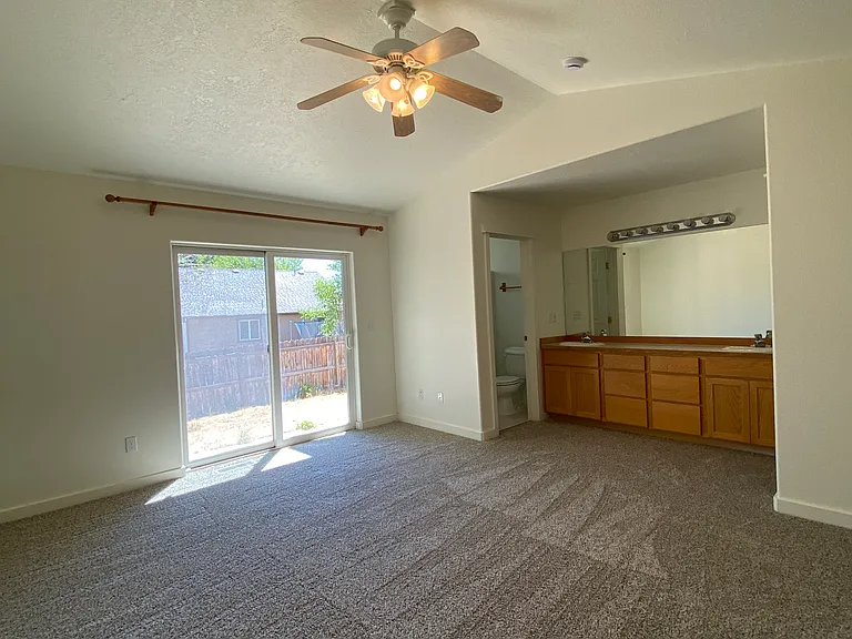 1950 SW 36th St — Photo 32