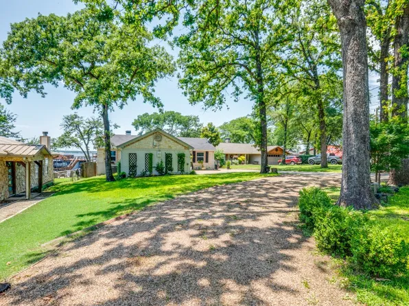 105 Causeway Ct, Gun Barrel City, TX 75156