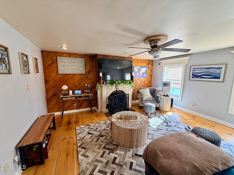 4th image of 80 Hudson Avenue