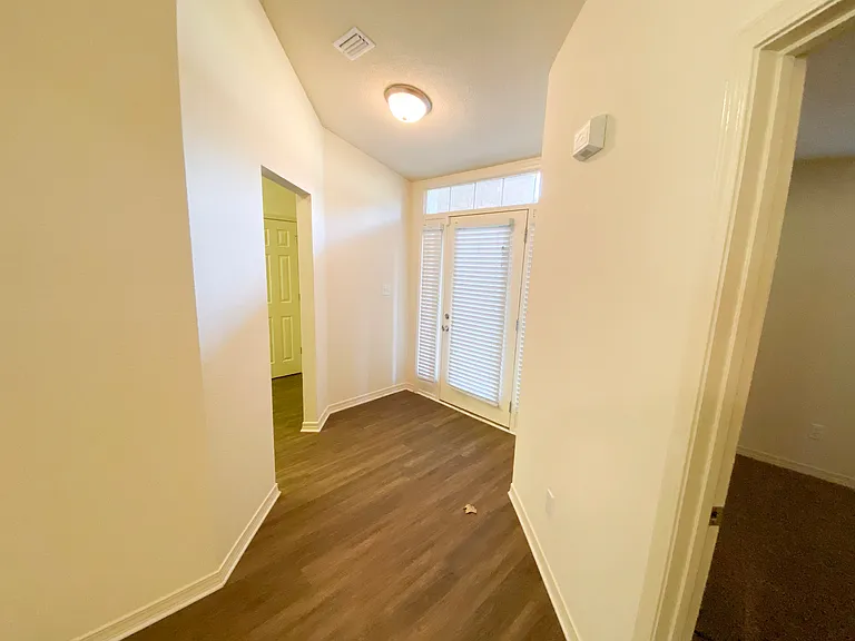 11801 Balsam Ct — Photo 2