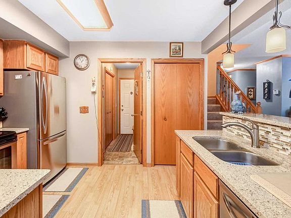 3rd image of 626 Monn Ave