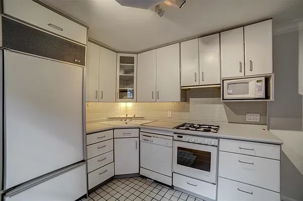 Sold by Redfin Real Estate | media 7