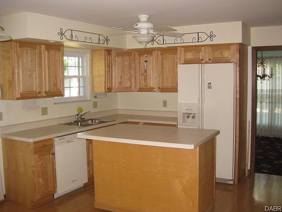 3rd image of 476 Cedarleaf Dr