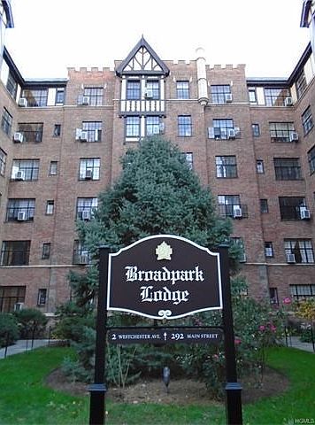 1st image of 292 Main St APT 6D