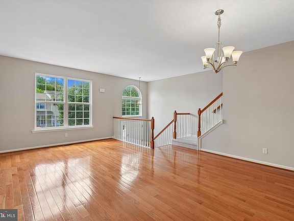 3rd image of 278 Yorktown Ct