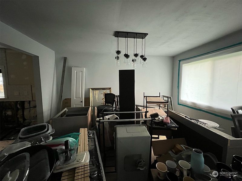 4th image of 215 3rd Avenue N