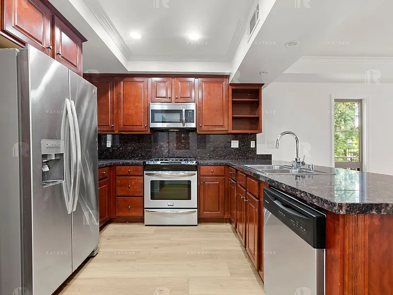 5056 Laurel Canyon Blvd — Photo 4
