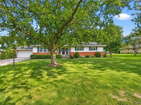 2637 Stony Point Rd, Grand Island, NY 14072