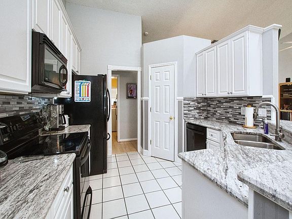 4th image of 1576 Thornhill Cir