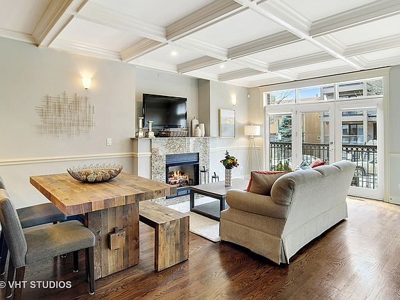 3rd image of 1538 W Walton St APT 1