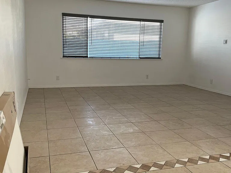 1127 E Donovan Rd — Photo 8