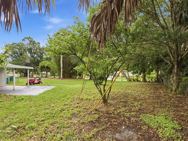 2267 Robinhood Dr — Photo 21