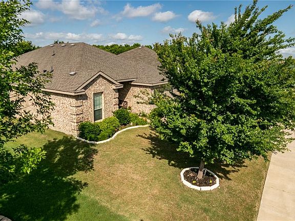2nd image of 122 Briar Grove Dr