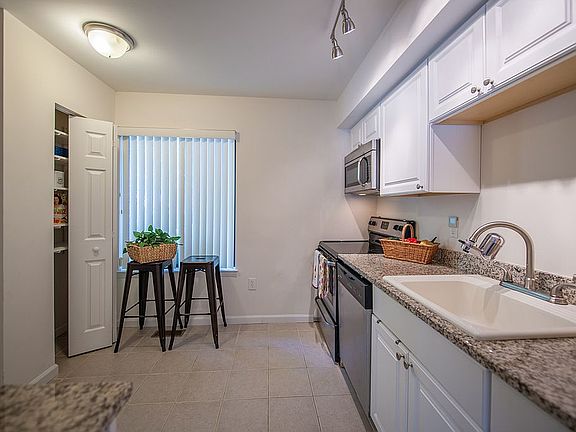 4th image of 1224 Driftwood Ct