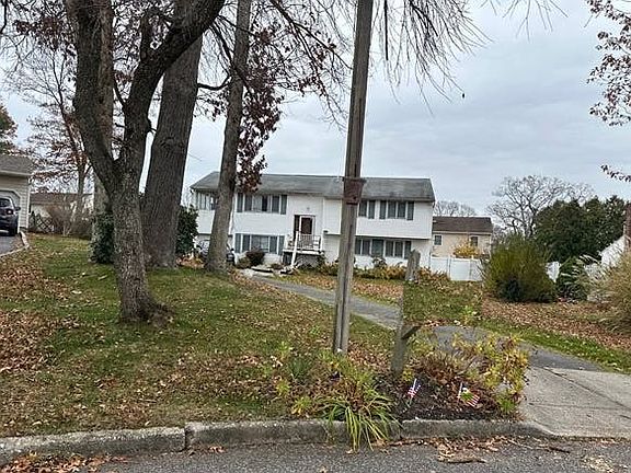 2nd image of 11 Bell Ct