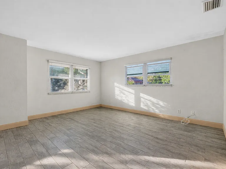 535 12th Ave NE #3 — Photo 15