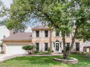 25W624 Summerfield Ct, Wheaton, IL 60189