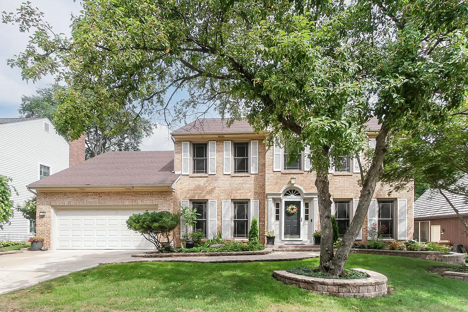 25W624 Summerfield Ct photo 1