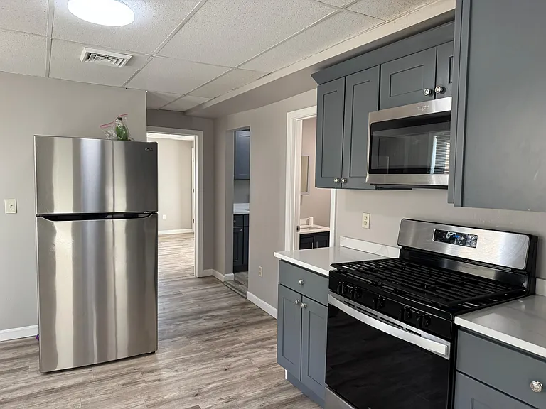 30-32 Margin St #2 — Photo 1