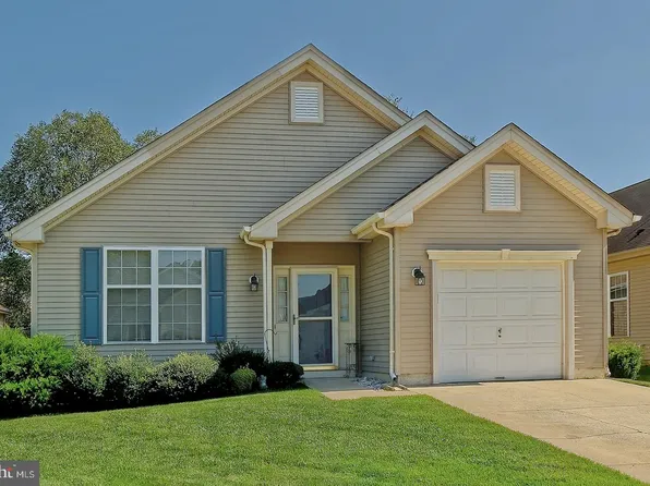 92 Warwick Way, Southampton, NJ 08088