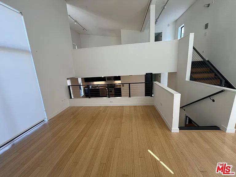 320 Indiana Ave #B — Photo 12