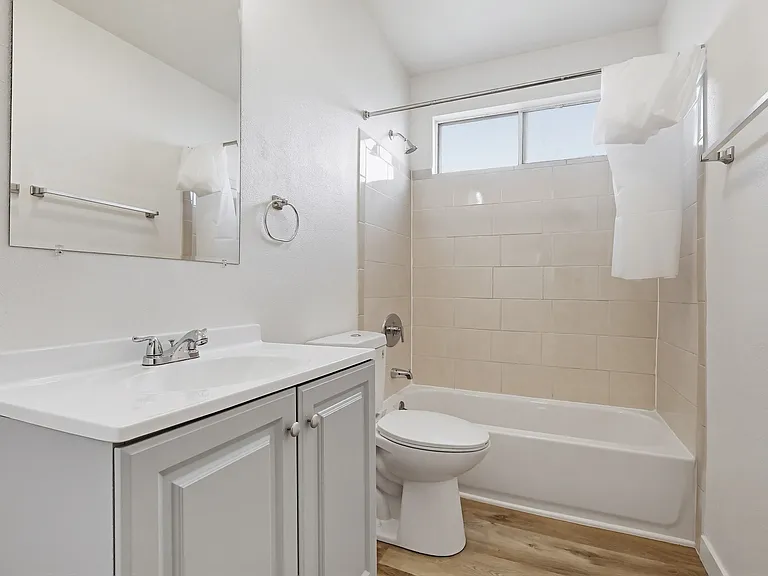 Gated, MidCentury MultiFamily Property near Metro Access and Victoria Park — Photo 15