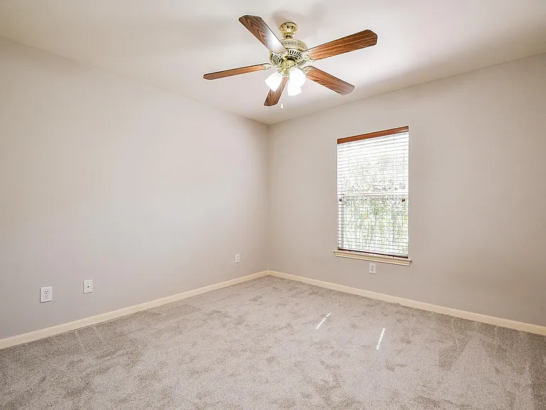 1813 Gillette St — Photo 21