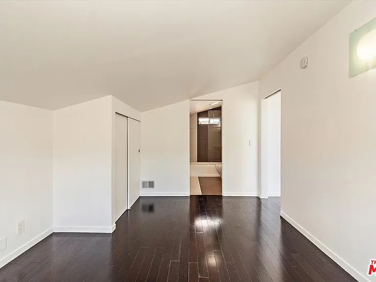 12913 Gilmore Ave — Photo 24