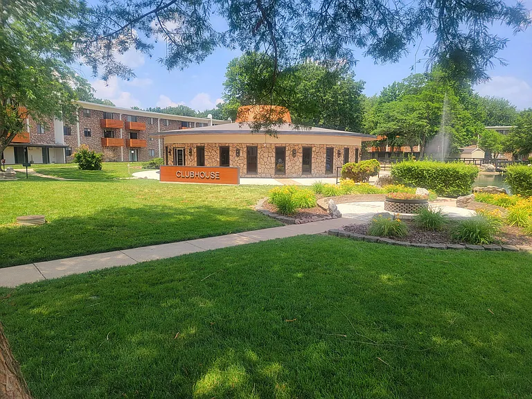 The Columns Apartments — Photo 25