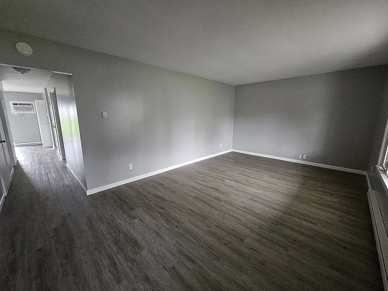 1516 Edgewood Dr — Photo 3
