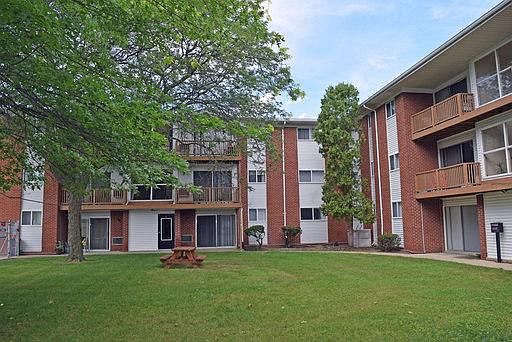 3rd image of 825 Clinton River Dr APT 7C