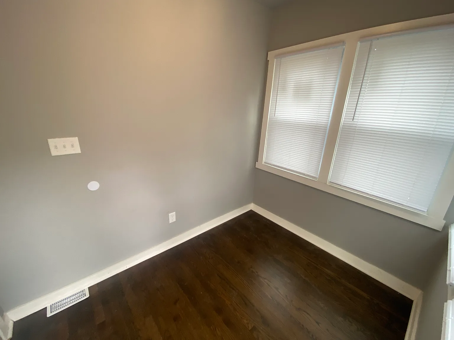 3 bed, 1100 sqft, $1,400 — Photo 2