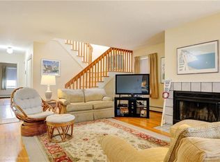 14 Narragansett Ave, Newport, RI 02840