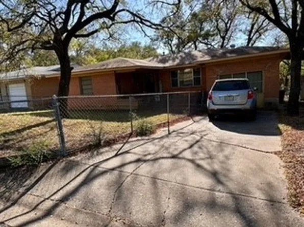 17 Geraldine Ln, Denison, TX 75020