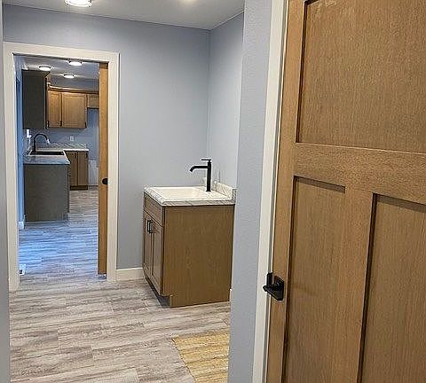 Mud / Laundry room 
