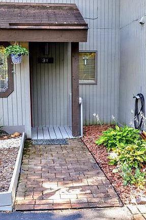 3rd image of 31 Willowbrook Dr