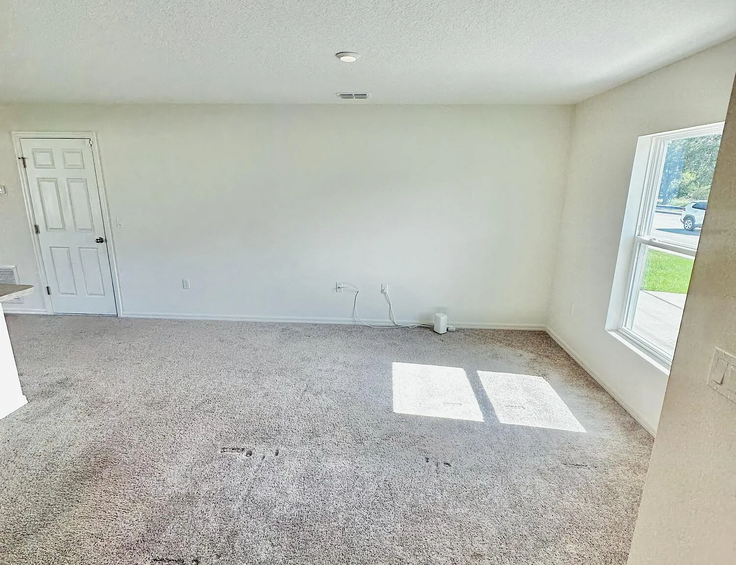 3 bed, 2.0 bath, 1233 sqft, $2,950 — Photo 2