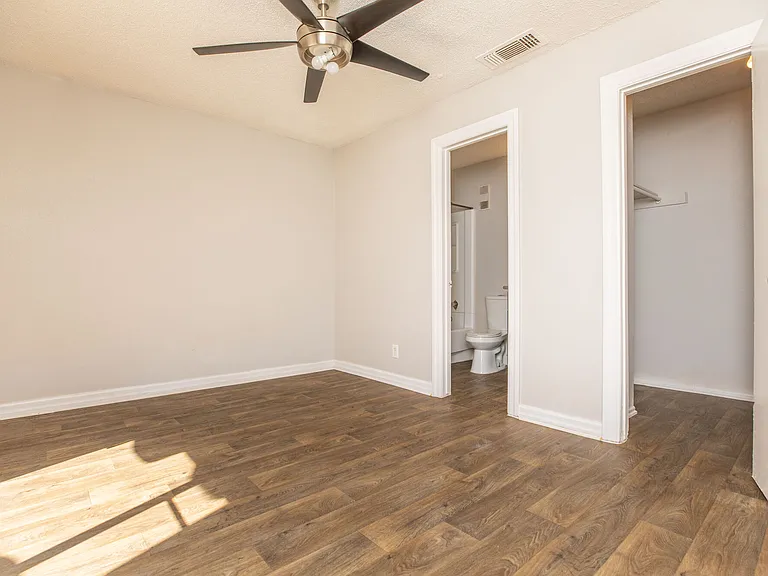 Fredericksburg Place Apartments — Photo 23