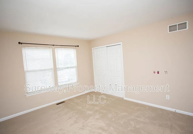 7 Amaryllis Ln — Photo 36