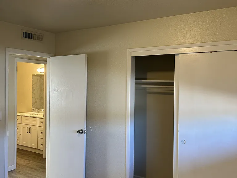 120 E Fairmont Ave #8 — Photo 39
