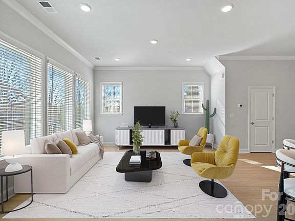 5th image of 8233 Houser St