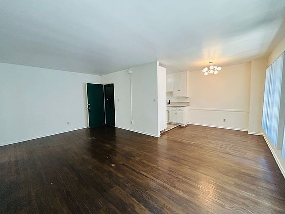 3rd image of 1350 Edgecliffe Dr APT 2
