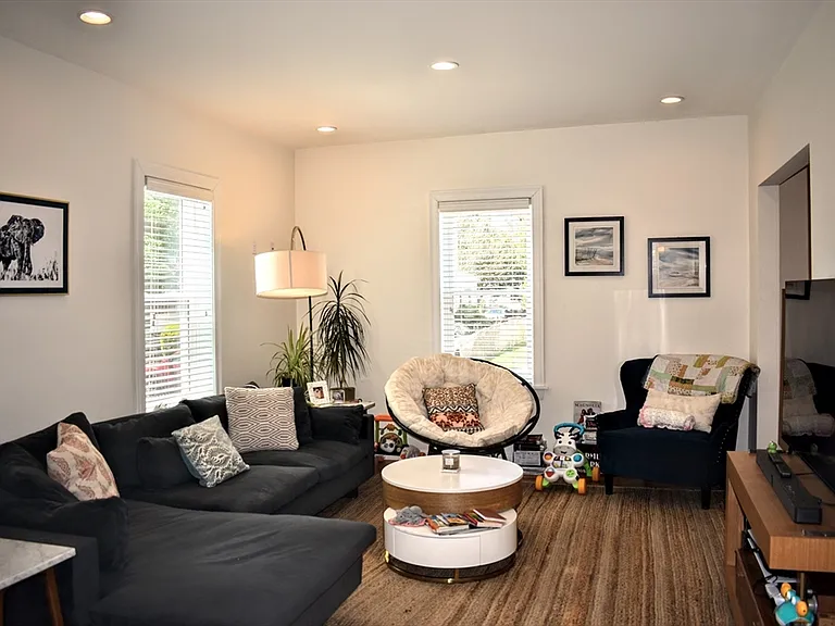 79 Francis St #1 — Photo 10