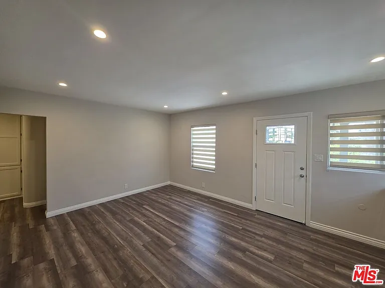 2012 S Holt Ave #2014 — Photo 21