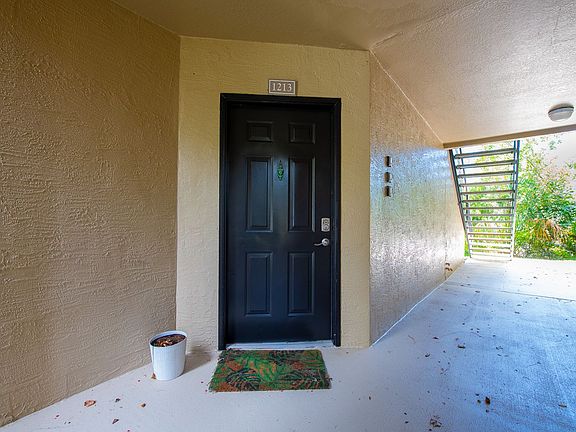3rd image of 1701 The Greens Way APT 1213