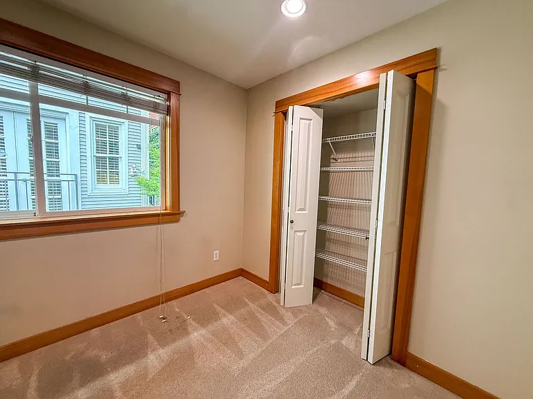 2325 Franklin Ave E #A — Photo 11
