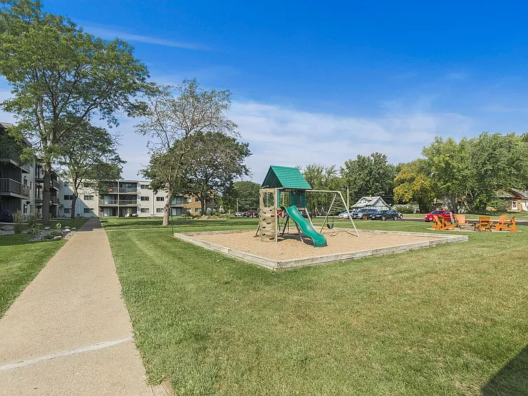 Eastgate Apartments — Photo 9