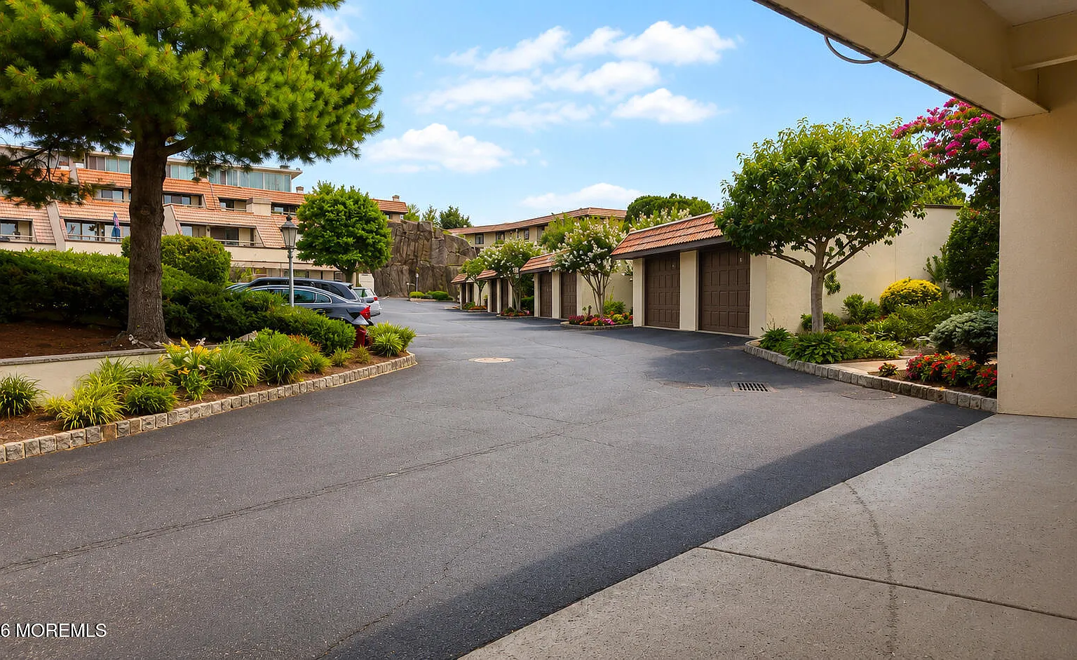 2 bed, 2.5 bath, 1919 sqft, $6,000 — Photo 3